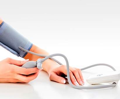 Como elegir y usar un monitor de presión arterial en el hogar