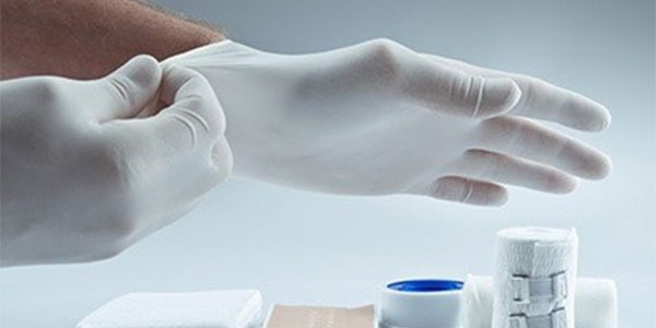 6 Pasos para sacarse los guantes correctamente